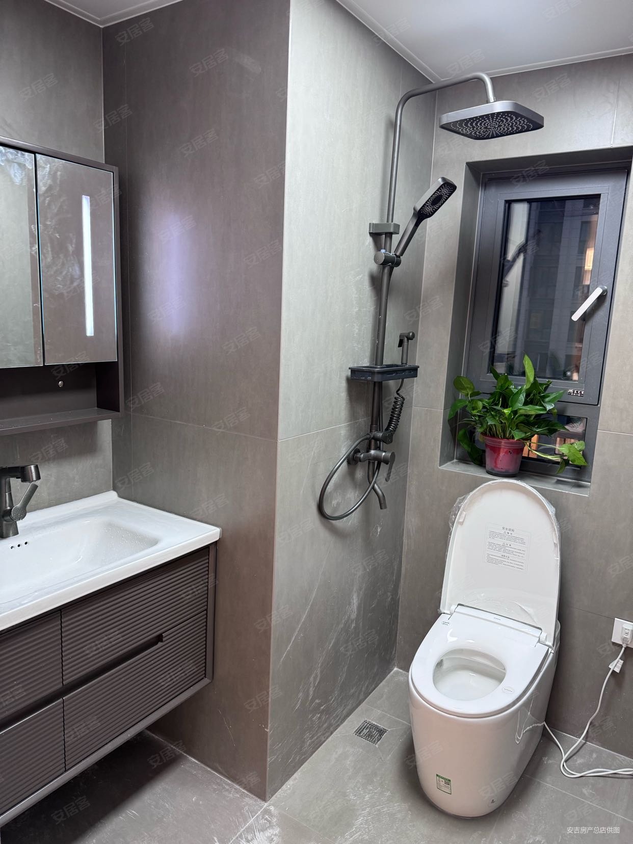 欧洲城桃花源3室2厅2卫104㎡南83.5万