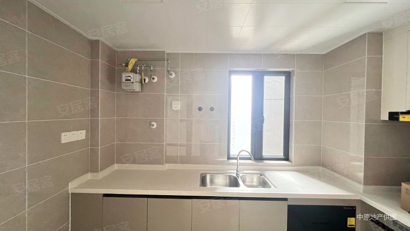 朝南 高楼层视野无遮挡 双卫小三居 停车方便,信达珺悦蓝庭二手房,89