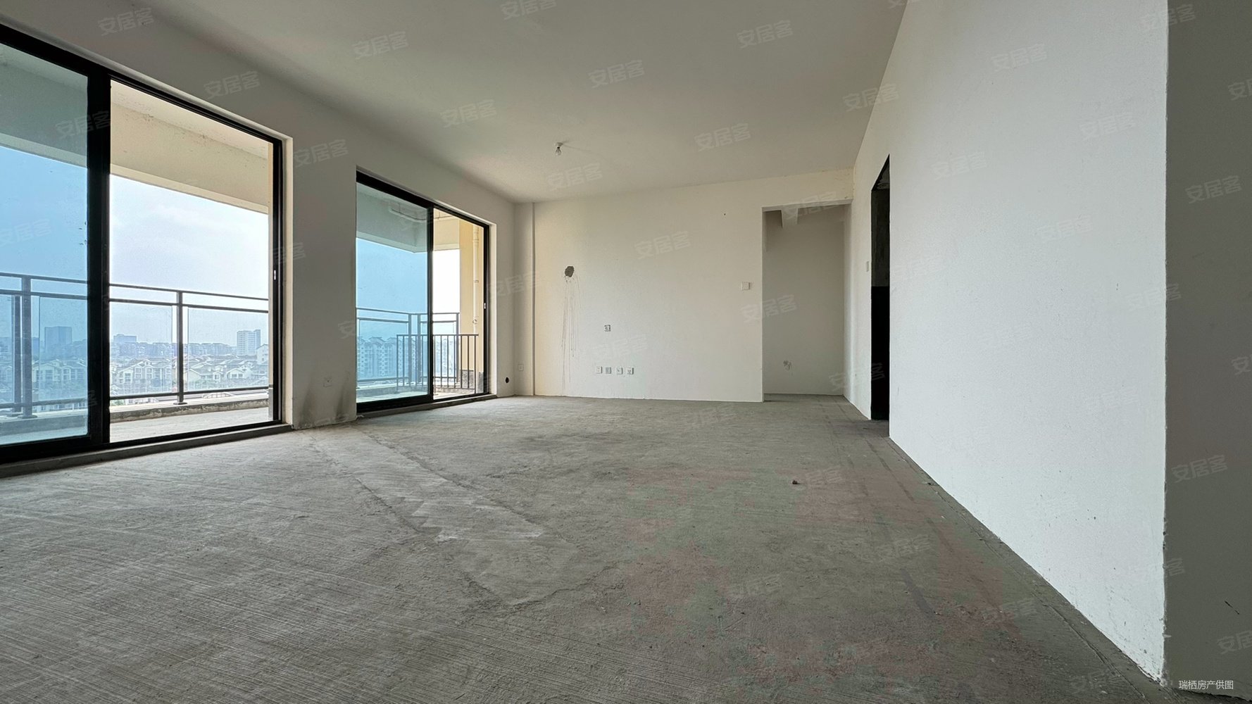 柏条河畔次新小区 横厅设计 户型方正 视野开阔 随时看房,百伦山水居