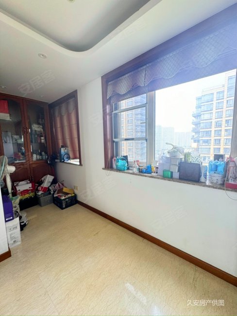 东湖公馆景观房  排边套188平3室2厅2卫中装当毛胚卖