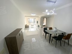 桂林临桂花生唐花样年麓湖国际  大3室 封窗在家看夕阳 包物业 自家房直签出租房源真实图片