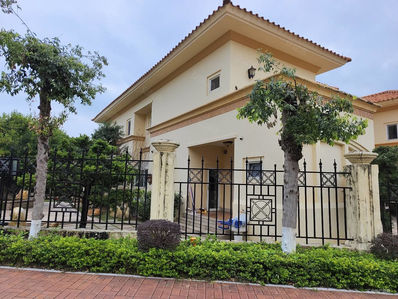 峰景高尔夫别墅4室3厅4卫410㎡南4600万