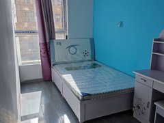 卧室朝南采光好，城东中惠万达对面有大小单间，有2个公用卫生间