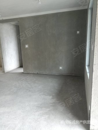 中国铁建官河府3室2厅2卫96㎡南128万