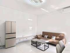 武汉江岸二七路20W精装~超大横厅~纯白简约风~全屋定制家具~价格乱砍出租房源真实图片