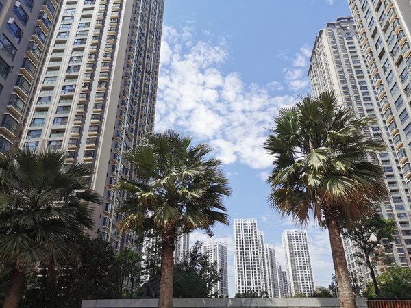 昆明盘龙世博片区誉峰峰景拎包入住,装修清爽,近霖雨桥地铁站,欣都