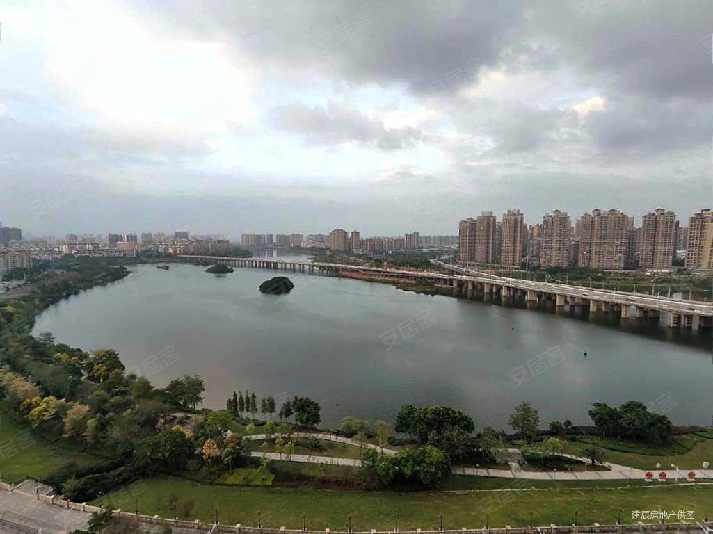 方直珑湖湾4室2厅2卫143.55㎡南325万