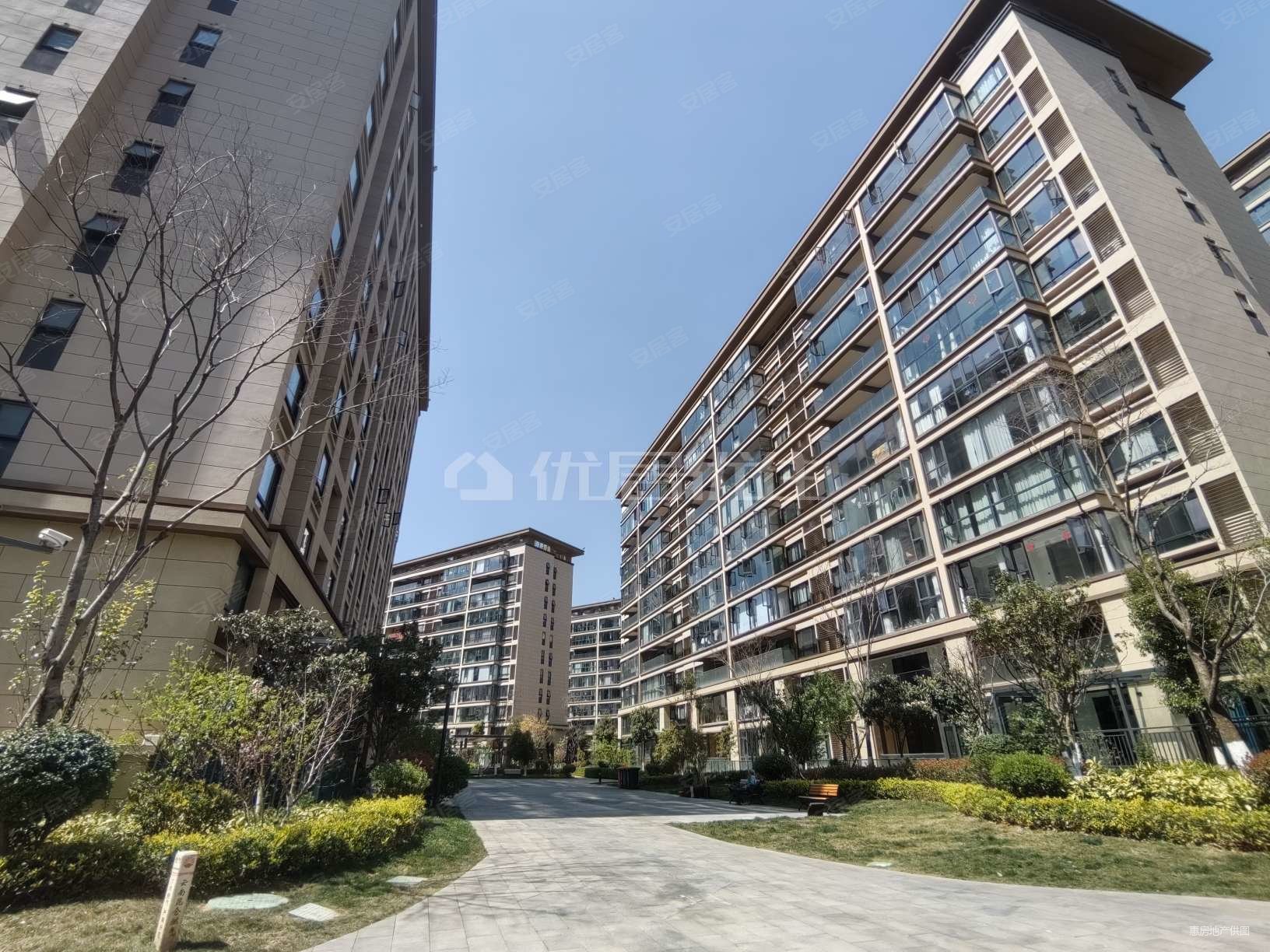 融创君庭云邸精装126平电梯房楼层好视野无遮挡