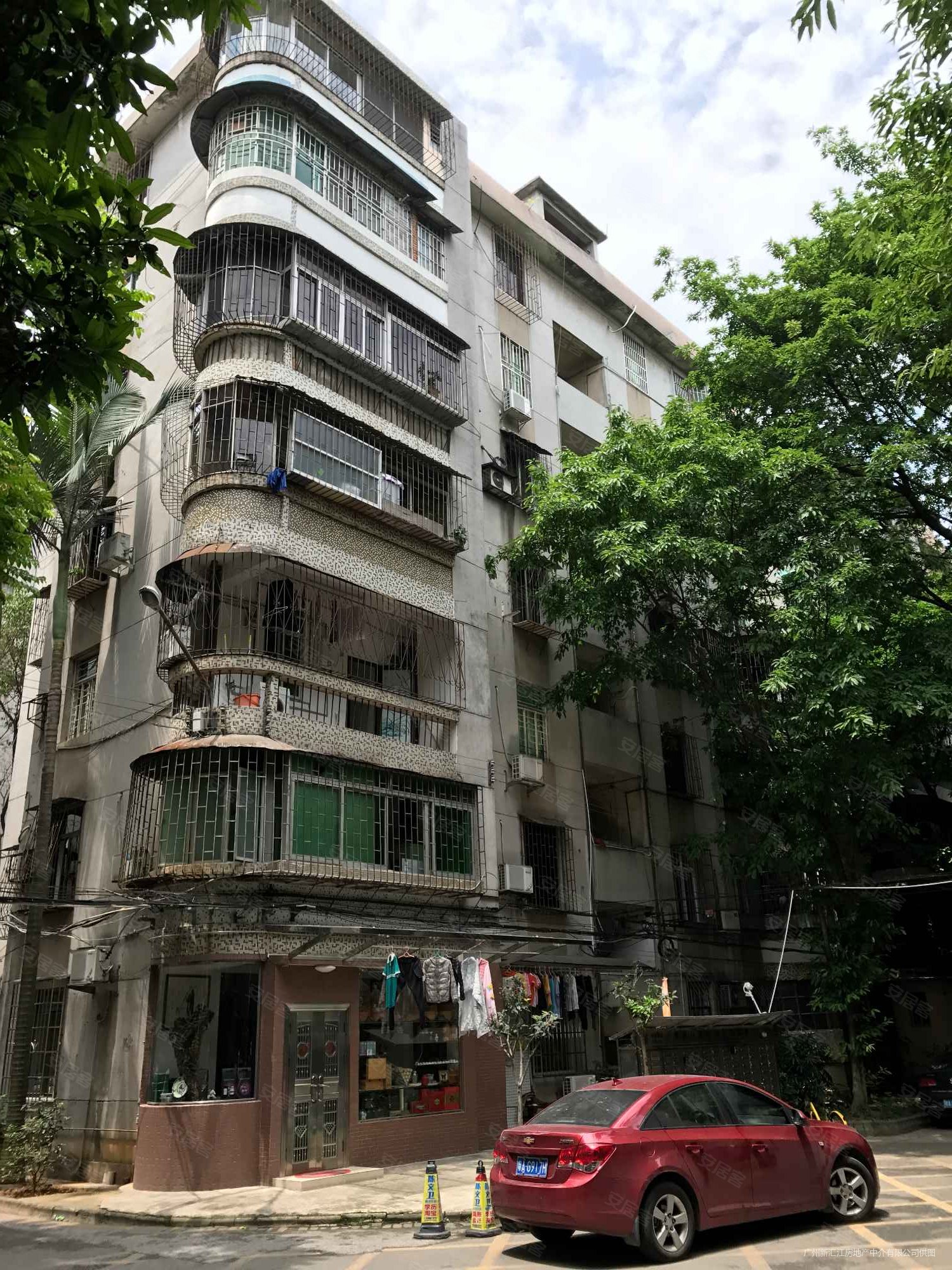 康乐园3室2厅2卫83㎡南北200万