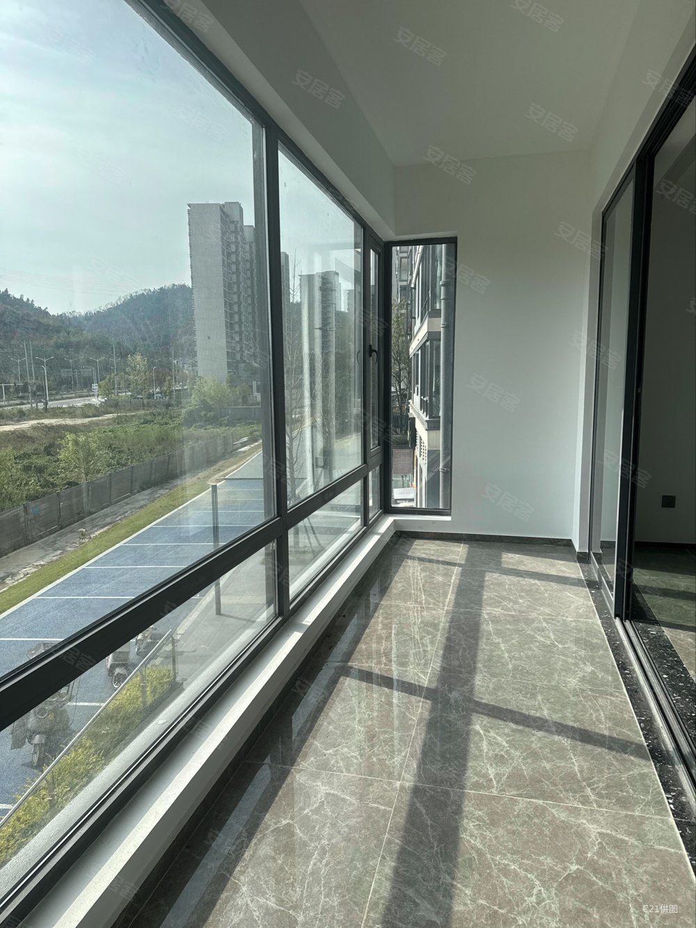 新城观山印 一楼带院子 精装 配点软装即可入住,新