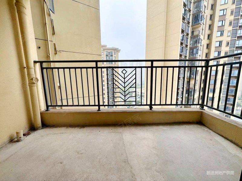 急卖价格好谈次新小区振业城毛坯四室两厅可随时看房