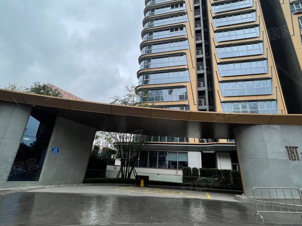 重庆渝中解放碑国浩18t重庆豪宅天花板!凯德集团!国浩18t!精装三室!