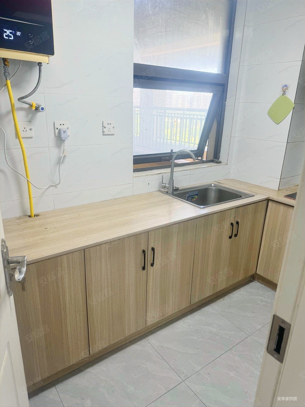 雍锦里 129万 中间楼层 满五   三房 双卫生间 带车位