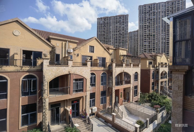 龙光城(别墅) 得房好 低容积 楼龄新 停车方便 小区绿化高