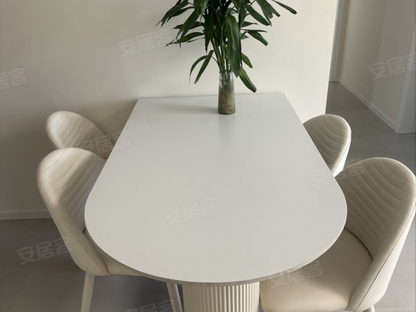 凉山西昌长宁小区星月湖畔航天学校对面 奶油风套三 带空调 家具齐全 拎包入住出租房源真实图片