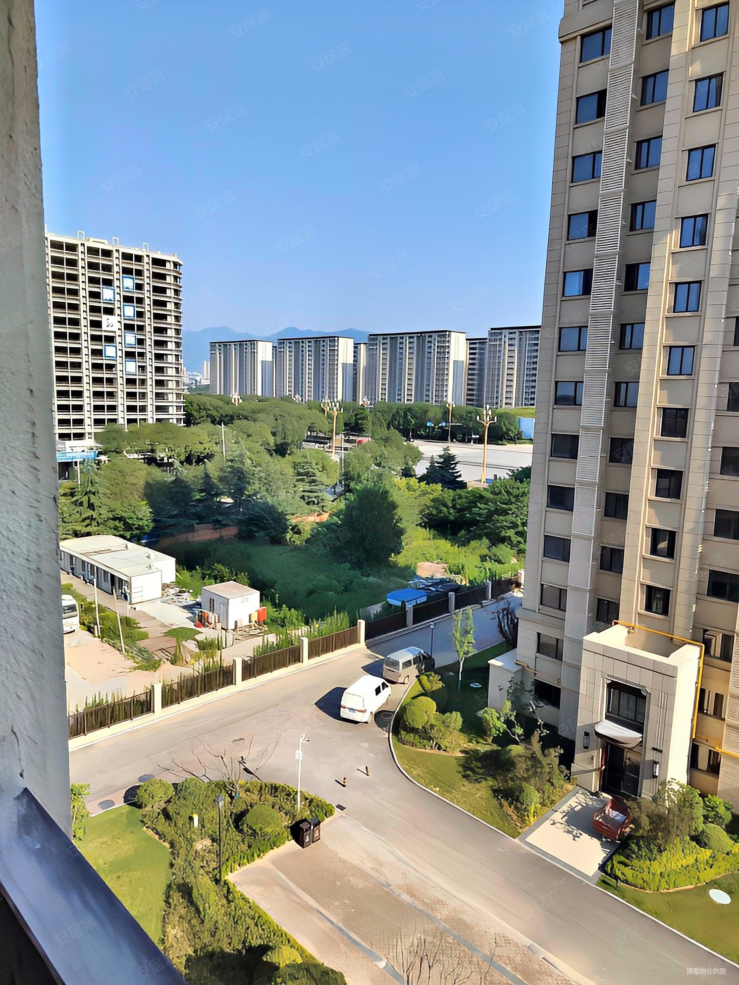 隆基泰和铂悦山一梯两户中间楼层停车方便南北通透