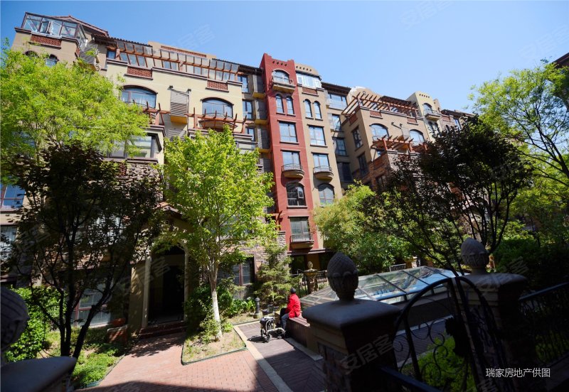 鸿坤罗纳河谷果岭墅 中间楼层采光好 大两居 环境好 低密宜居