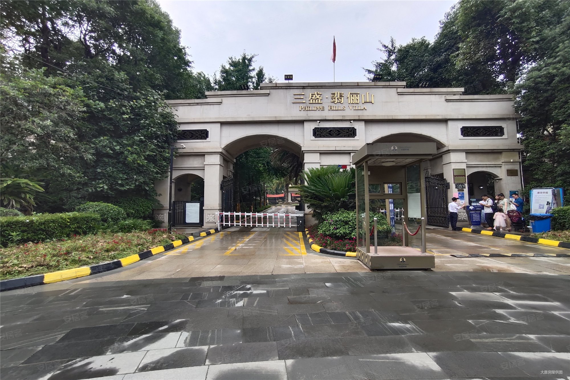 牧马山下杨柳河畔清水联排端户带100平花园带两个产权车位,三盛翡俪山