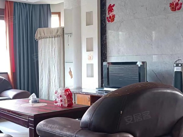 绍兴越城市区环内锦绣花园银泰城旁豪装锦绣花园3楼4室2厅2卫设施齐