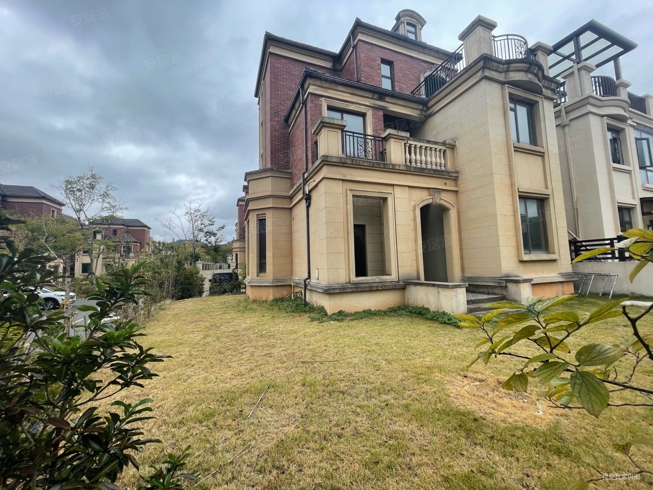 实用面积大,家景莱卡小镇逸墅二手房,398万,5室3厅,4卫,201平米-南昌