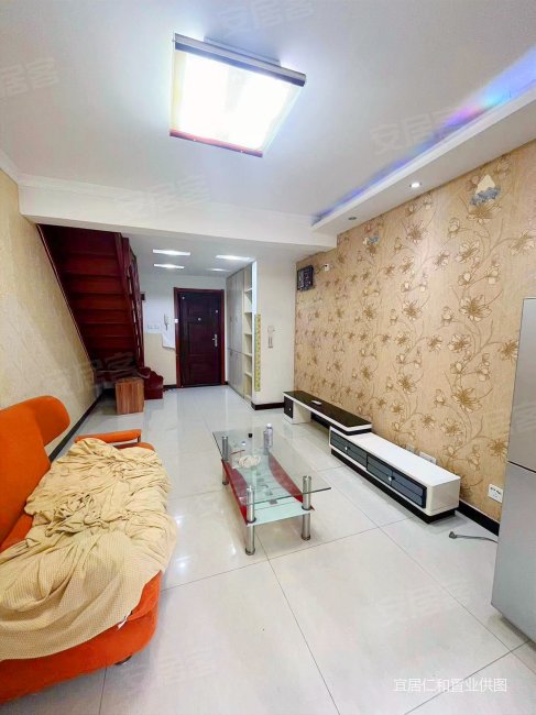 半坡地铁口尚东国际城交通方便小区物业一楼看房