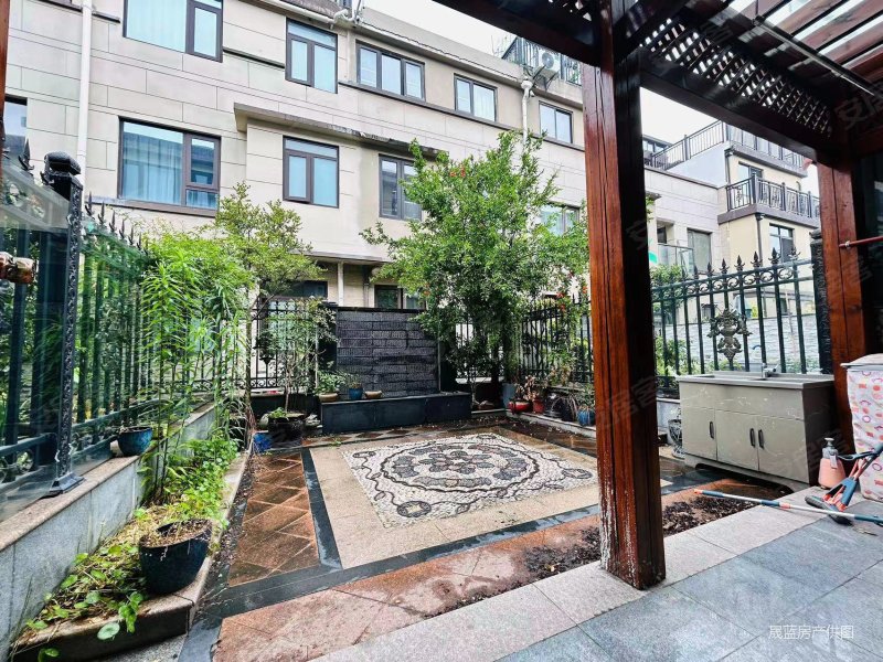 鹿山雅苑联排 精装修带花园 地下室看房有钥匙 拎包入住