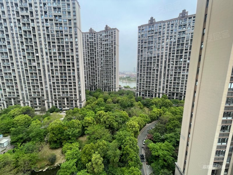 城中花园(吴江)5室2厅3卫255.17㎡南260万