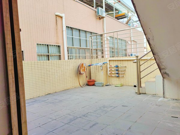 广州荔湾芳村龙溪大道287号小区近菊树地铁电梯一房 超大两层天台家电