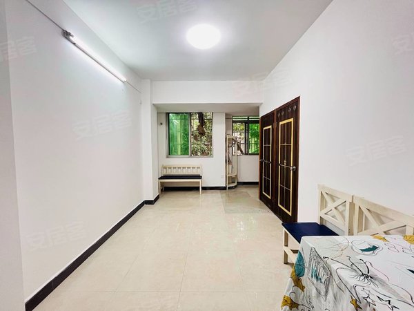 广州白云增槎路富林居富林居 低层小2房 干净整洁 2200元 小区管理