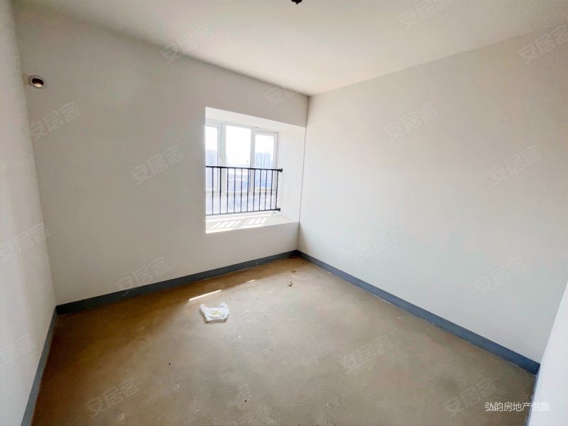 鹦鹉名邸 南北通透 方正双阳台户型 采光好 人车分流环境好