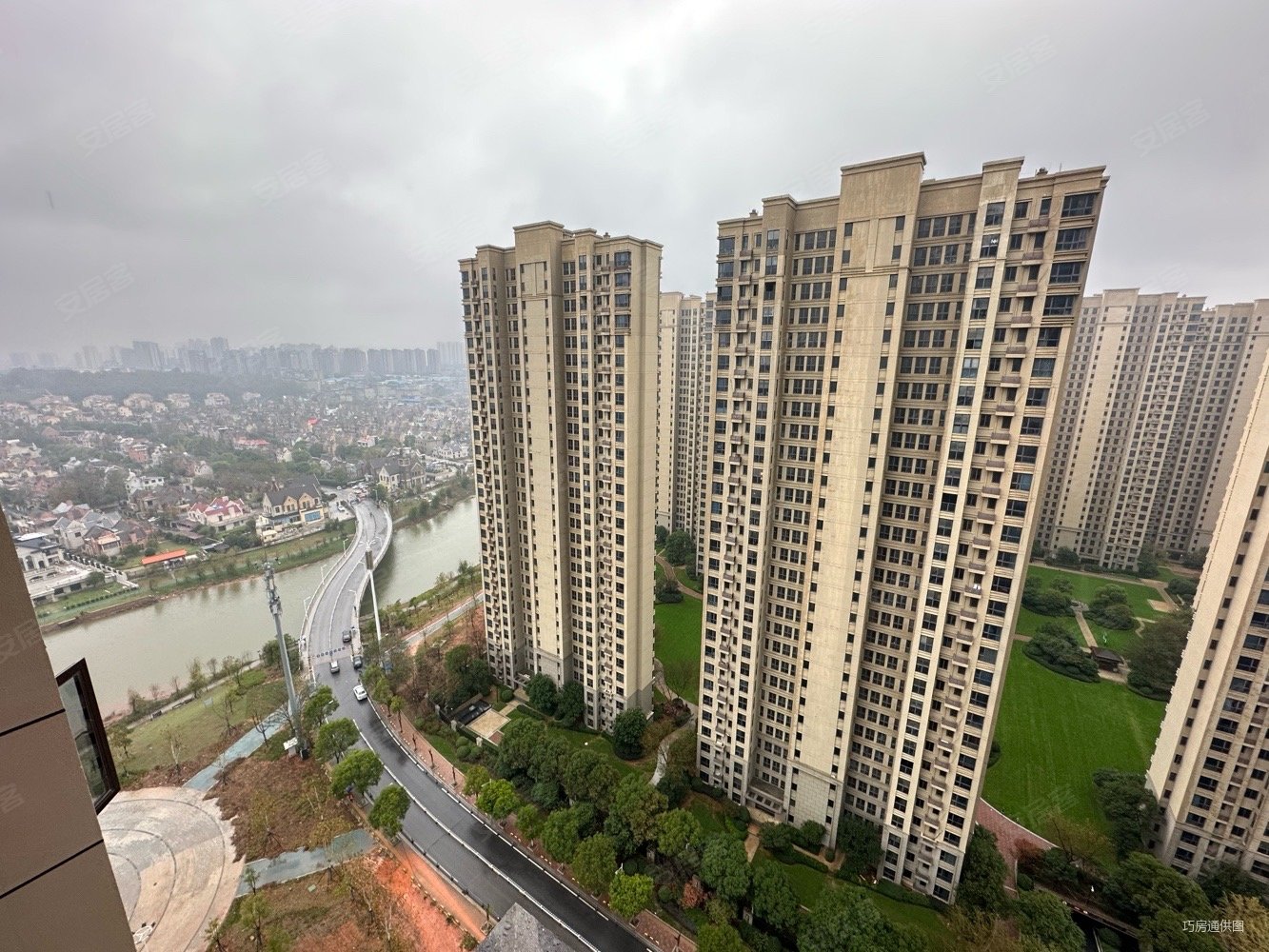 新力上园3室2厅2卫119.8㎡南北126万