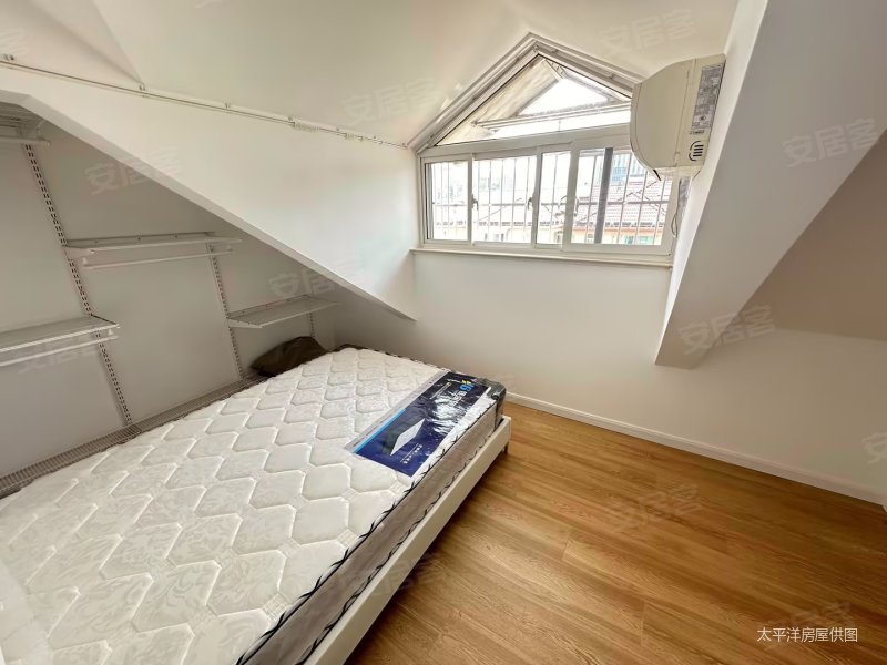 加装好的电梯 顶楼带阁楼 豪装40万拎包入住 近地铁医院