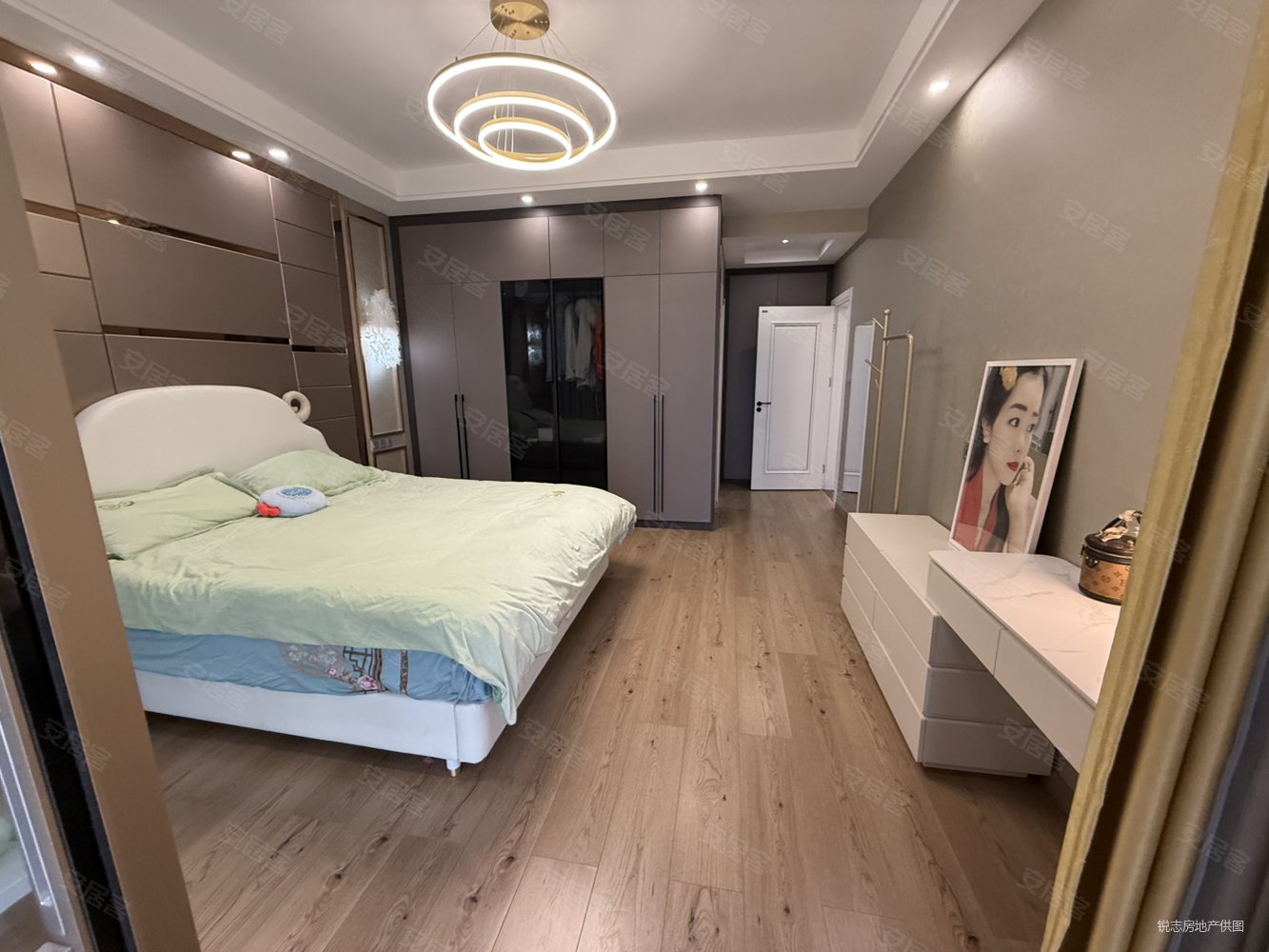 御学府小区4室2厅2卫144㎡东南128.8万