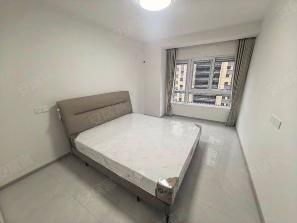 徐州新沂建邺路高铁花园首租高铁花苑电梯房精装修3室1卫，家具家电全配1400出租房源真实图片