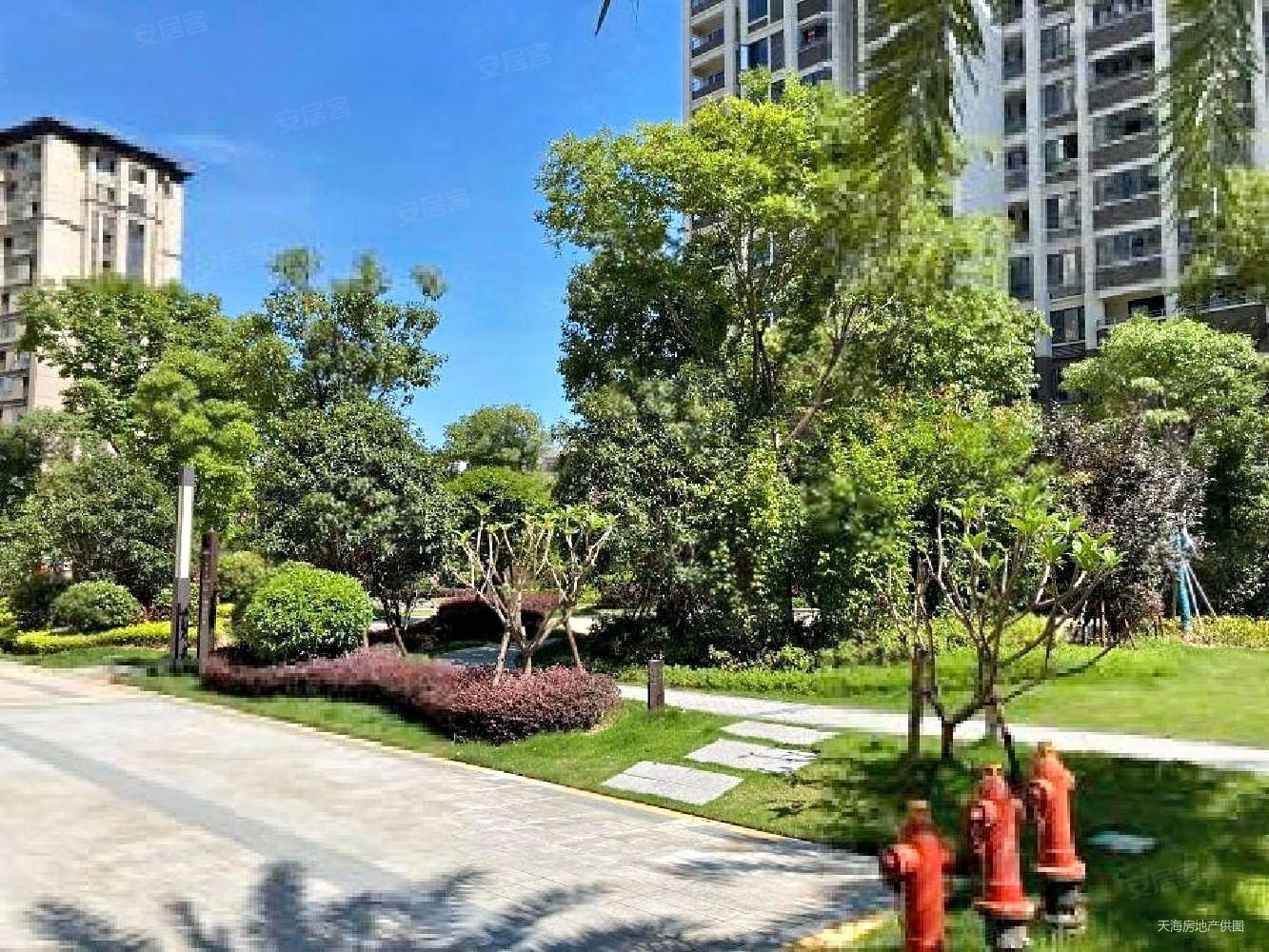 霞镜新城三区3室2厅1卫52㎡南北172万