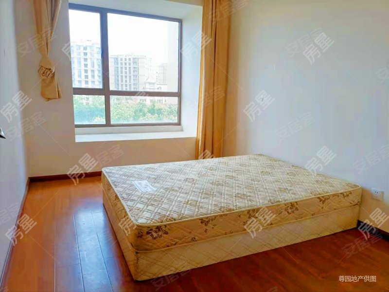带车位,(两梯四户西南向)户型板正,看房方便,地段优越,西南海o区二手