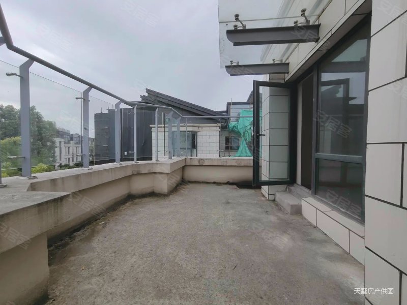 佘山玺樾低密宜居停车方便南北通透产权清晰松江新城