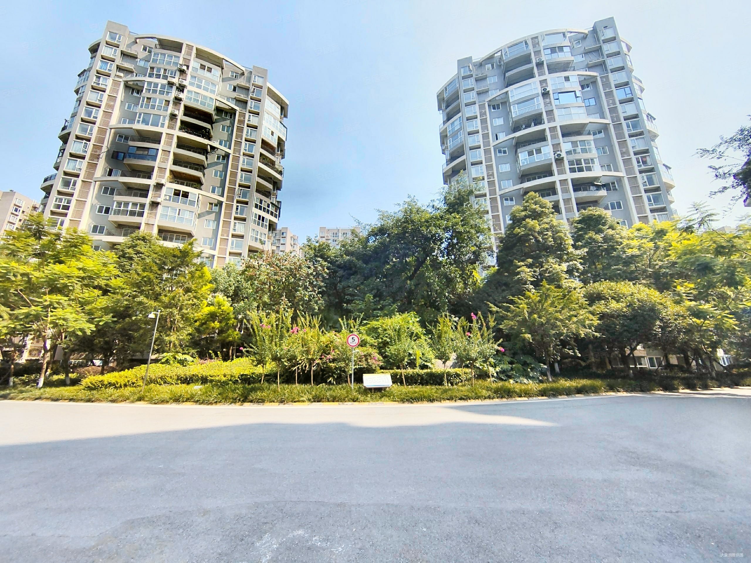 新出文星花园豪华装修套三双卫满五随时可以看房晚上都可以