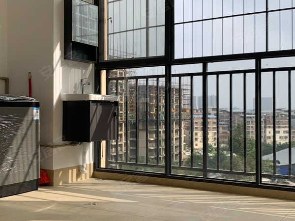 南宁西乡塘安吉鸿彦苑安吉万达商圈,大单间,房东说给钱就租了,1.