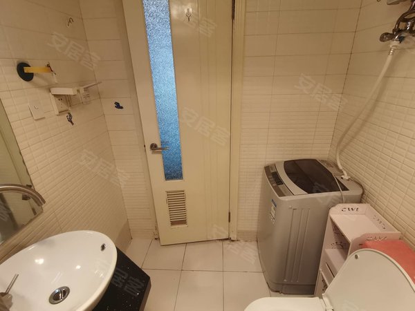 金华婺城江北福莲汇江北银泰旁 电梯1室1厅 落地窗 闹中取静 家电具齐全 实惠出租房源真实图片