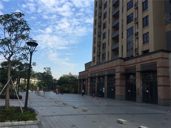 佛山顺德陈村顺德绿地国际花都地铁口物业 绿地三房 保养新净 望园区