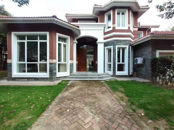 上海松江泗泾佘山银湖别墅佘山银湖别墅 临河独栋别墅出租 花园大 南