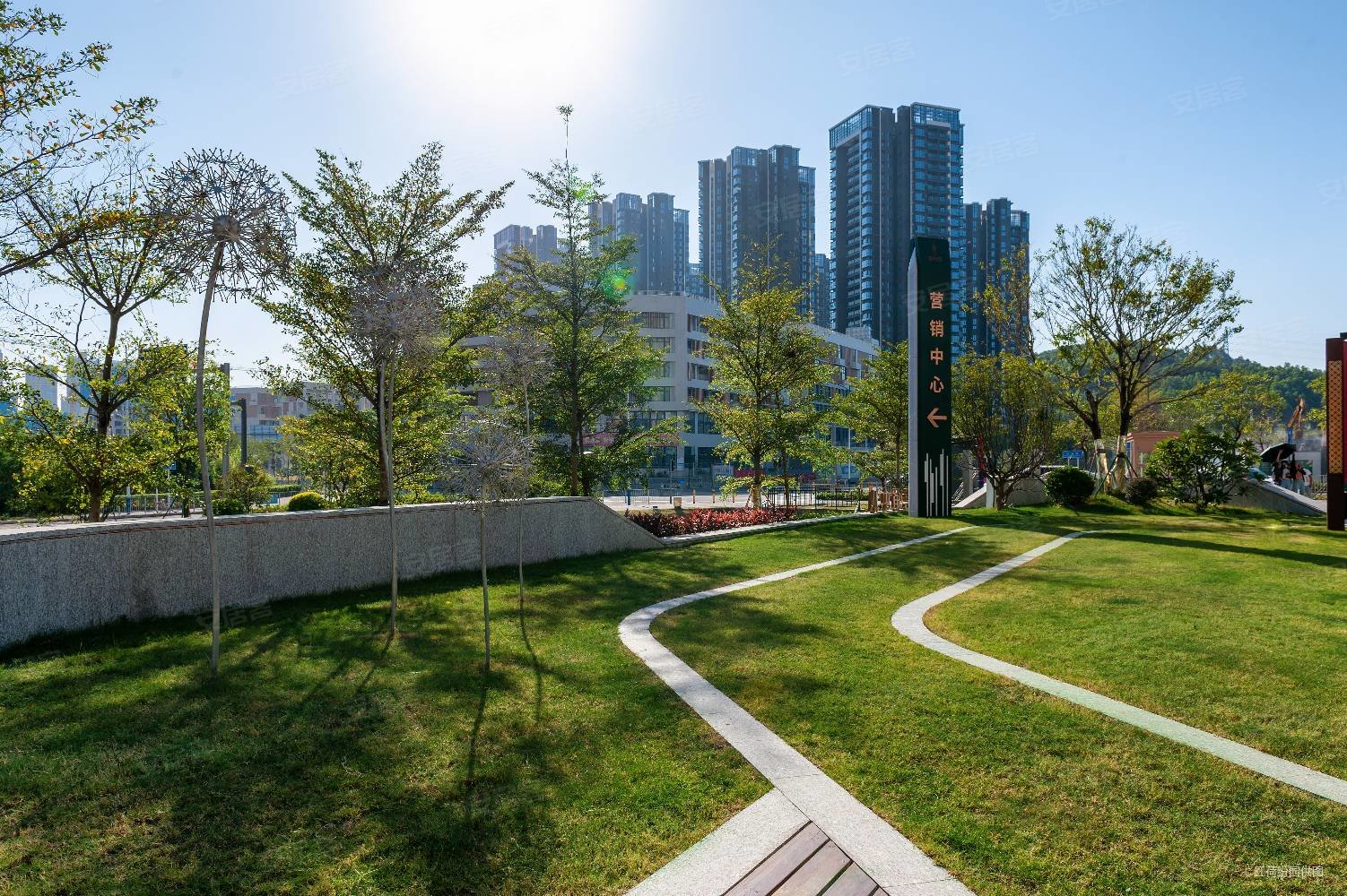 颐璟名庭4室2厅2卫114.29㎡南502万