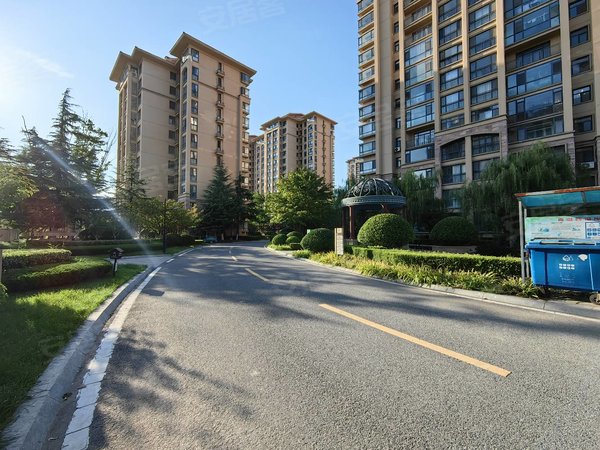 青岛黄岛灵山卫月亮湾月亮湾精装中楼层套三 大阳台 房子亮堂带阳台