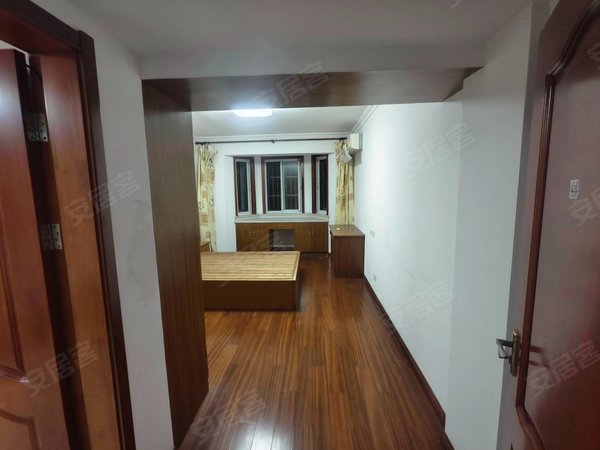 港岛花园二楼3房2厅2卫130平米出租靠近古镇