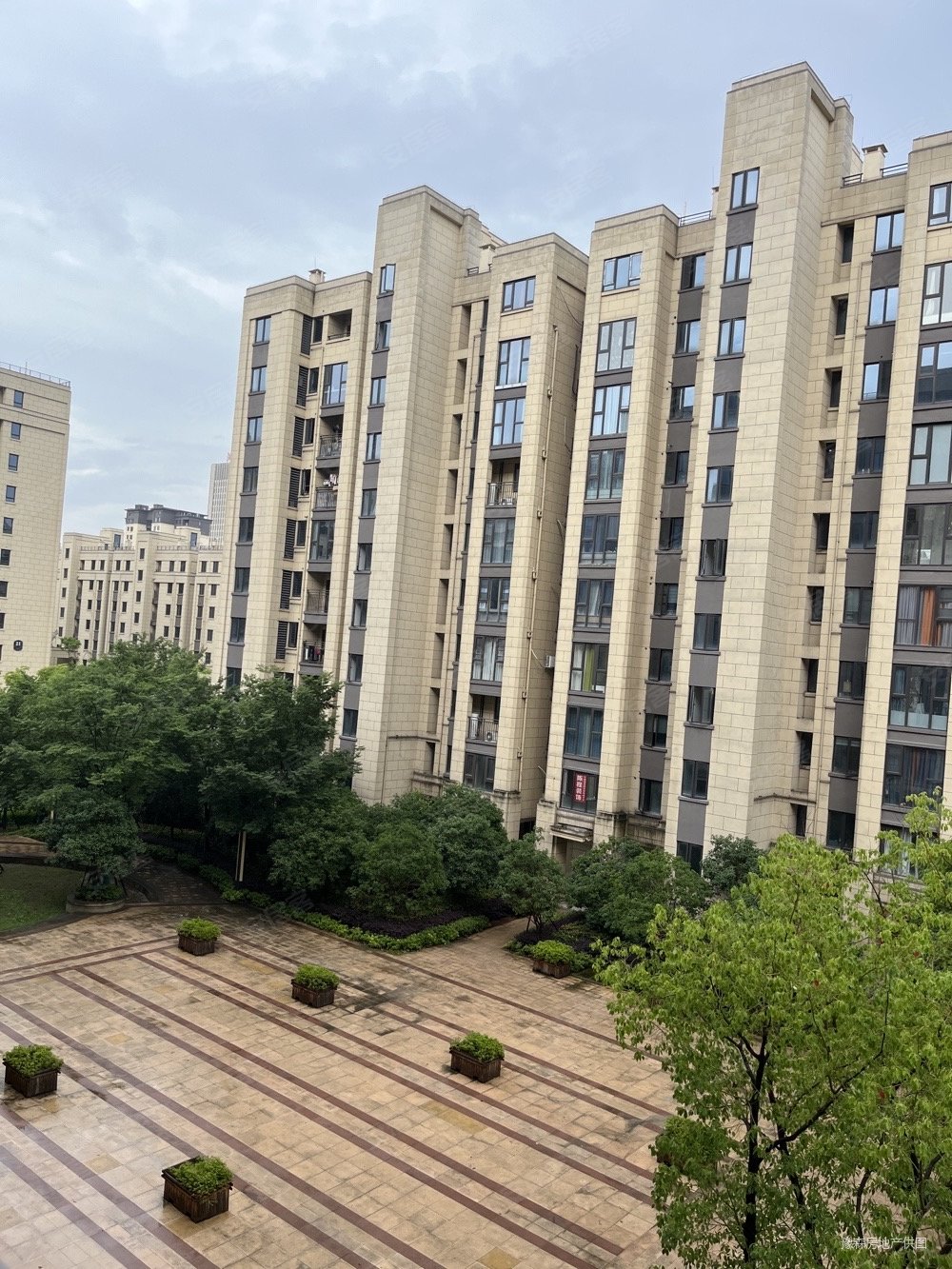 急售融创物业洋房95平三房价格可谈星澜府三开间