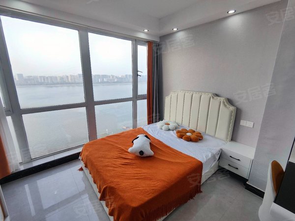 杭州滨江长河昆仑水印城实拍图片大露台一线江景房,水印城标准的二室