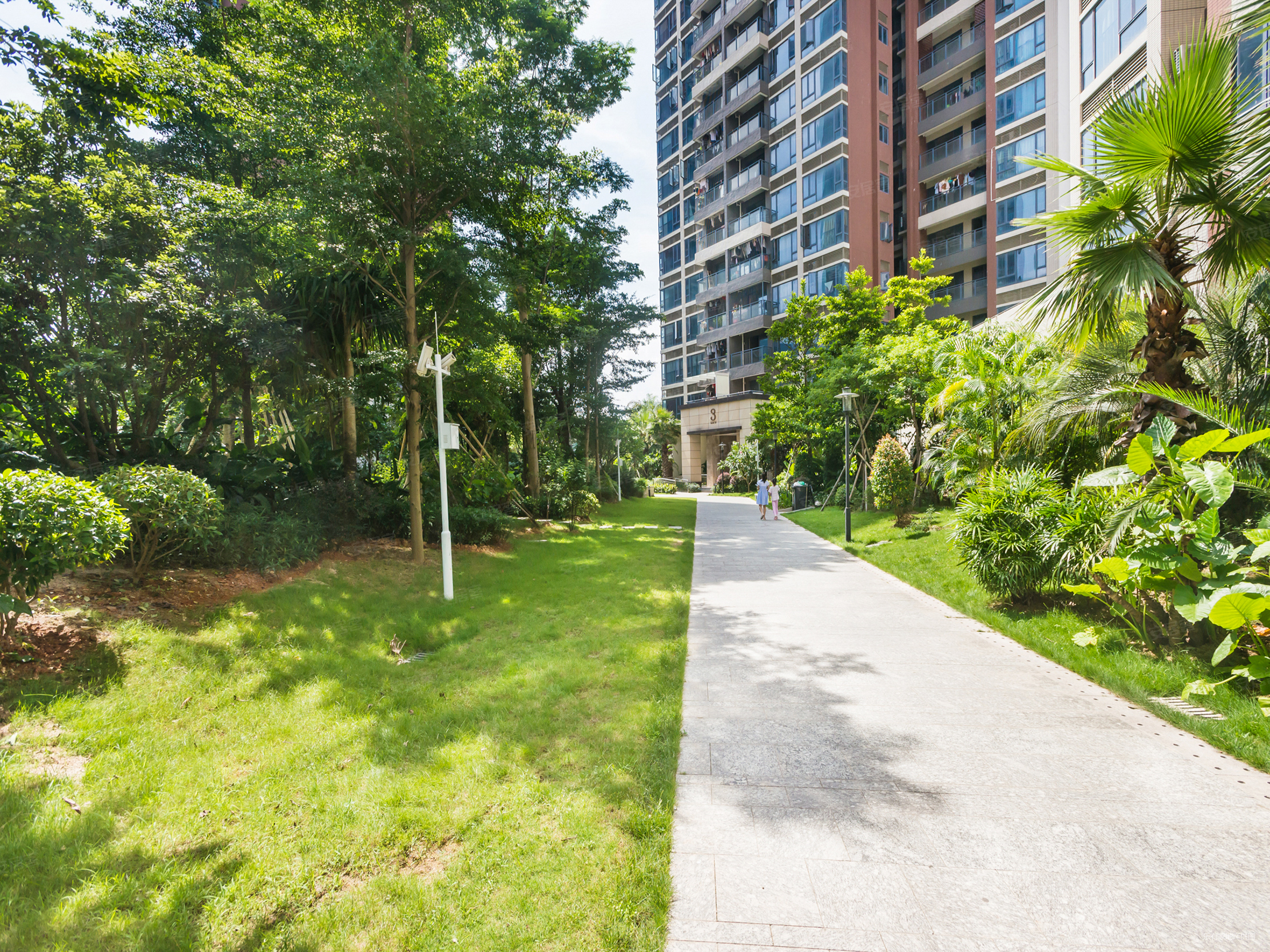 悠山美地家园3室2厅2卫81.52㎡南425.53万