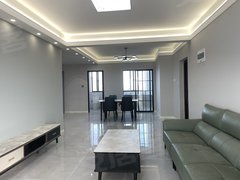 马鞍山花山幸福广场华府天地 三室两卫景观房 可以短租月付  随时看房 可拧包出租房源真实图片