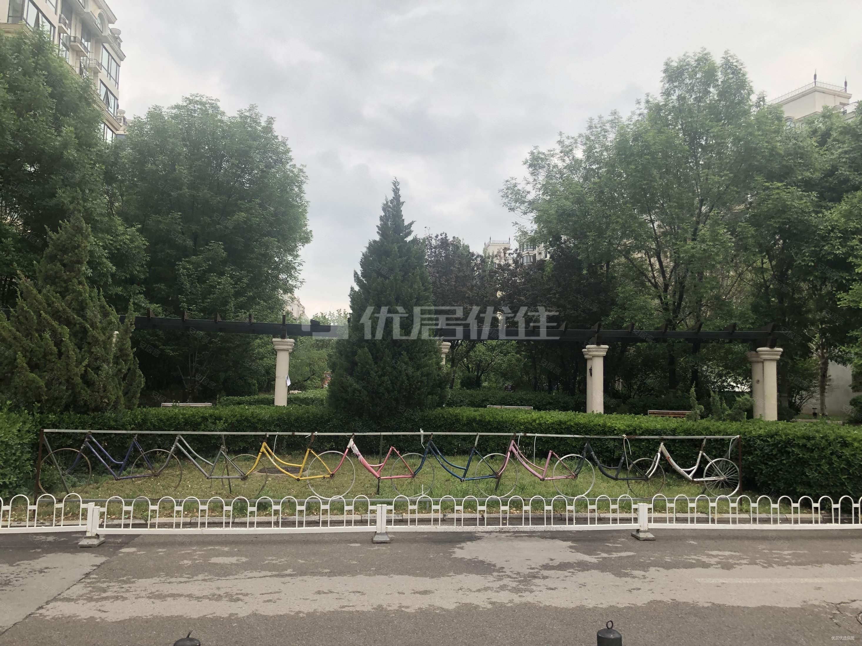 珠江拉维小镇 高层南向两居 带书房可做三居 满五年